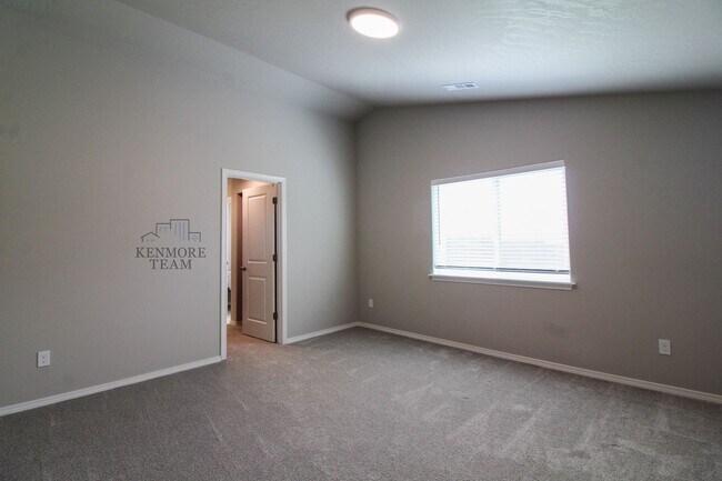 Building Photo - 3 Bedroom, 2 Bath Home in Kennewick