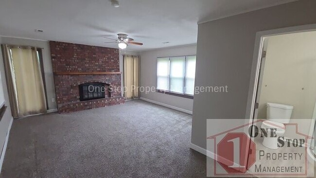 Building Photo - 3 Bedroom, 2 Bathroom with 1 Car Garage in Gladstone, Missouri