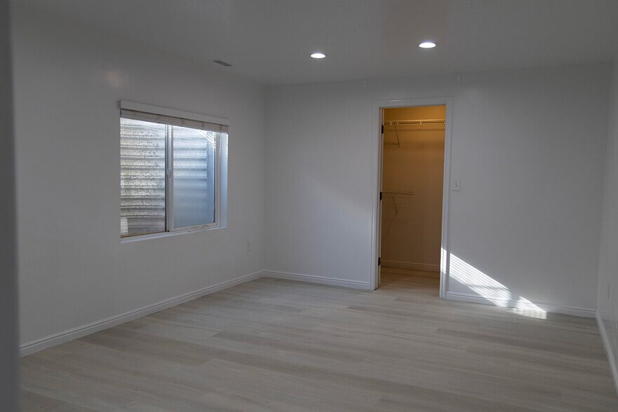 Building Photo - 1066 Searle Ln