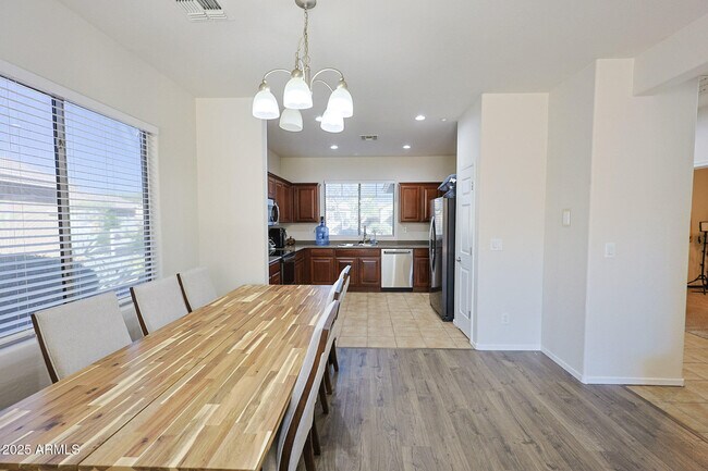 Building Photo - 1623 W Owens Way