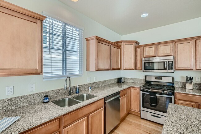 Building Photo - Furnished 4 Bedroom in Anthem Highlands
