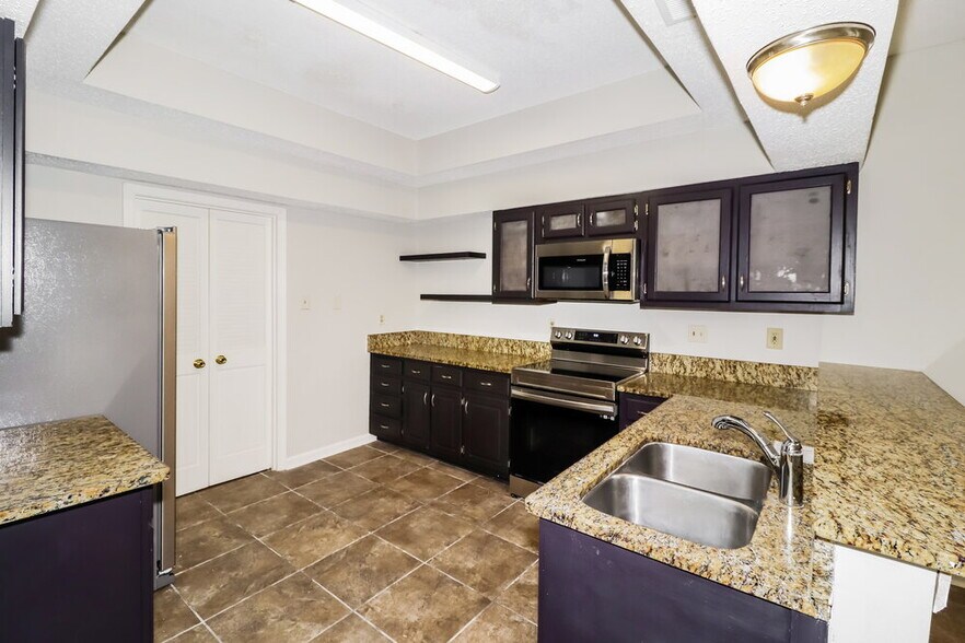 Building Photo - 8672 Beckenham Dr