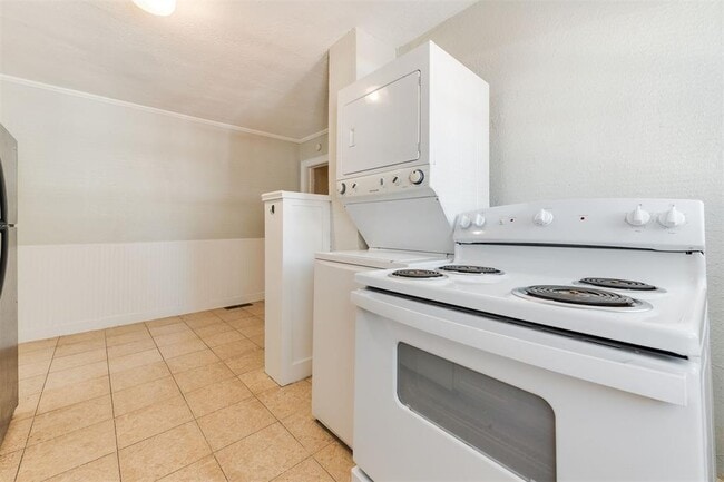 Building Photo - 2833 NW 22nd St