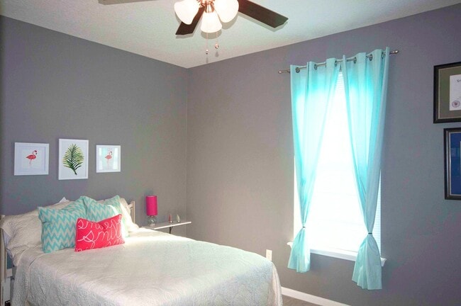 Building Photo - Young country style home- Move in ready!