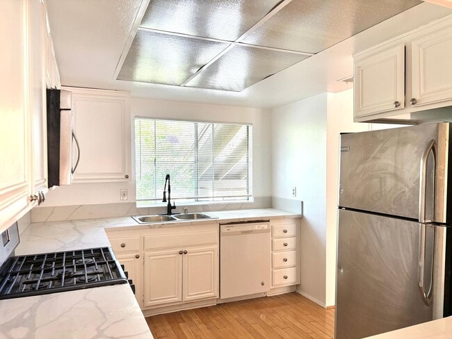 Building Photo - Available Now is a Condo style Townhouse i...