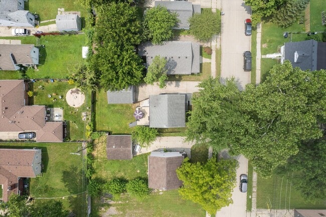 Building Photo - 578 E Mahan Ave