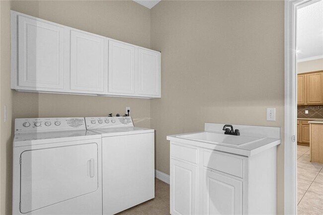 Building Photo - 10674 Woodchase Cir