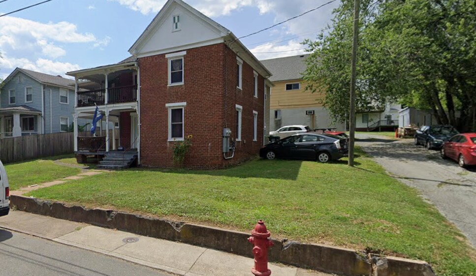 Building Photo - 225 Douglas Ave