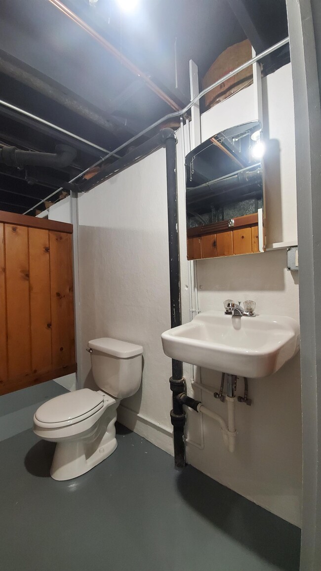 Building Photo - 3339 Henderson Ave SE