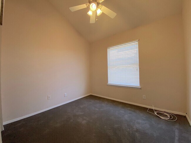 Building Photo - North Hills  in Northeast El Paso 4 bed with Refrig A/C right next to Franklin Mountains!