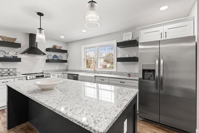 Building Photo - 102 Dogwood Ln