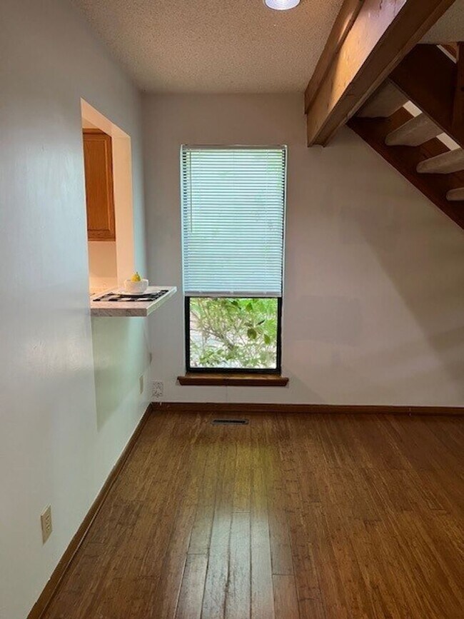 Building Photo - 104 Lystra Hills Ln