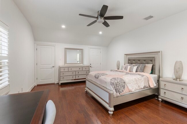 Building Photo - 18 Player Vista Pl