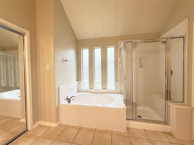 Building Photo - 11530 Columbia Pines Ln