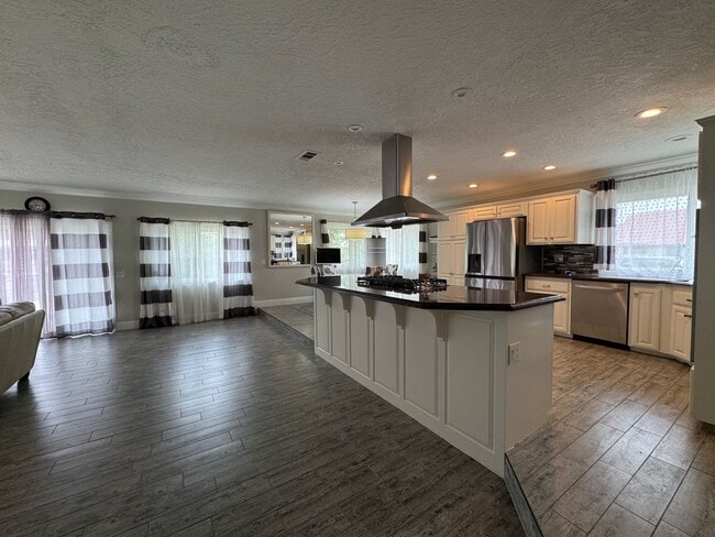 Building Photo - 13395 Spring Valley Pkwy