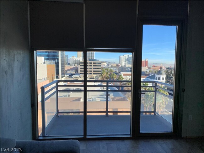 Building Photo - 353 E Bonneville Ave