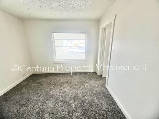 Building Photo - Nice and cozy bungalow in the sweet town of Anaconda!