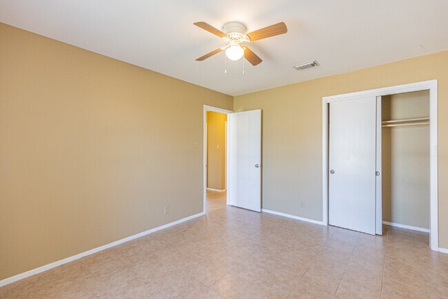 Building Photo - 4414 Valleybrook
