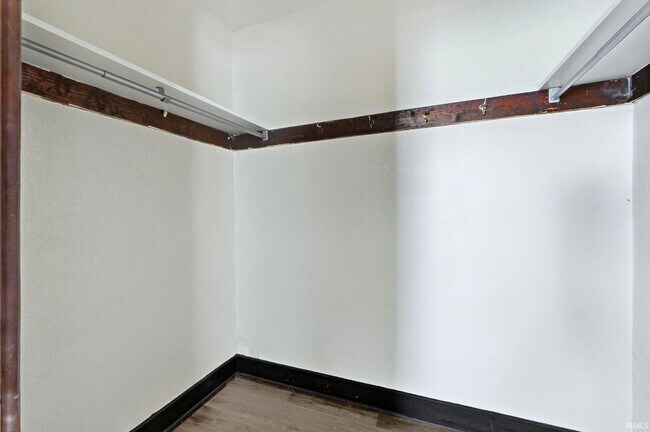 Building Photo - 3 bedroom available for immediate move i!