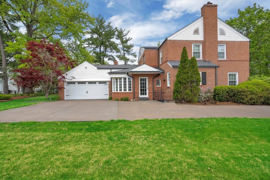 Building Photo - 15 Brazillian Ct