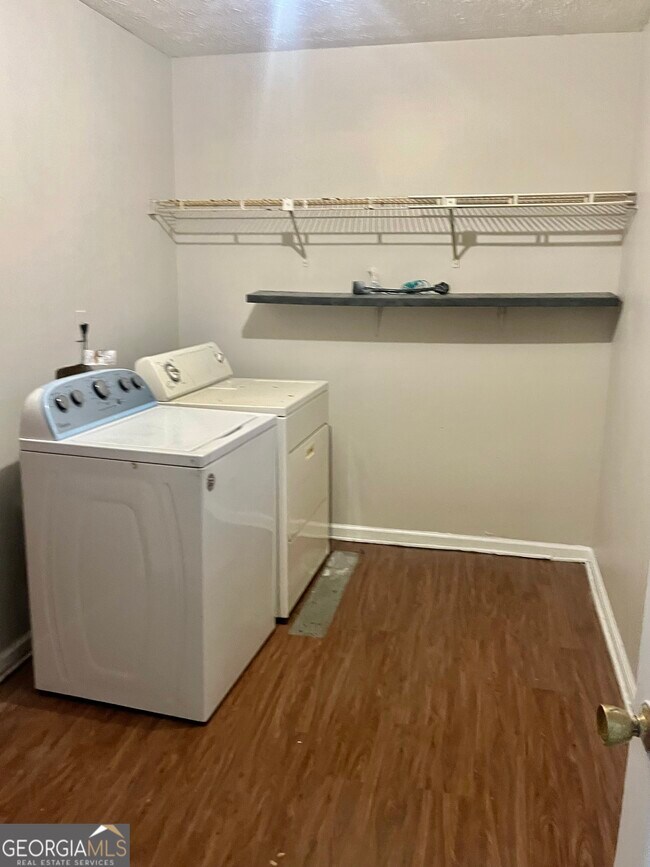 Building Photo - 566 Brookfield Way