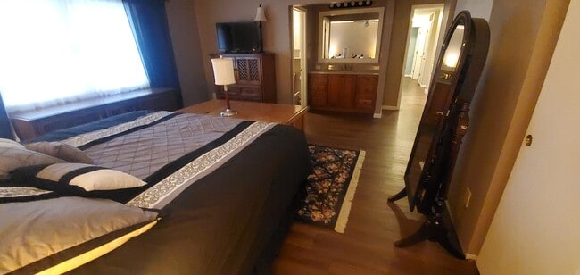 Building Photo - 2032 Meadowside Ln