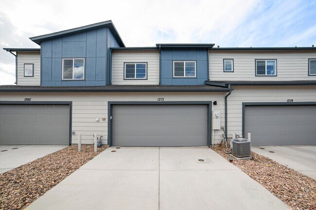 Building Photo - Gorgeous Townhome at Victory Ridge!