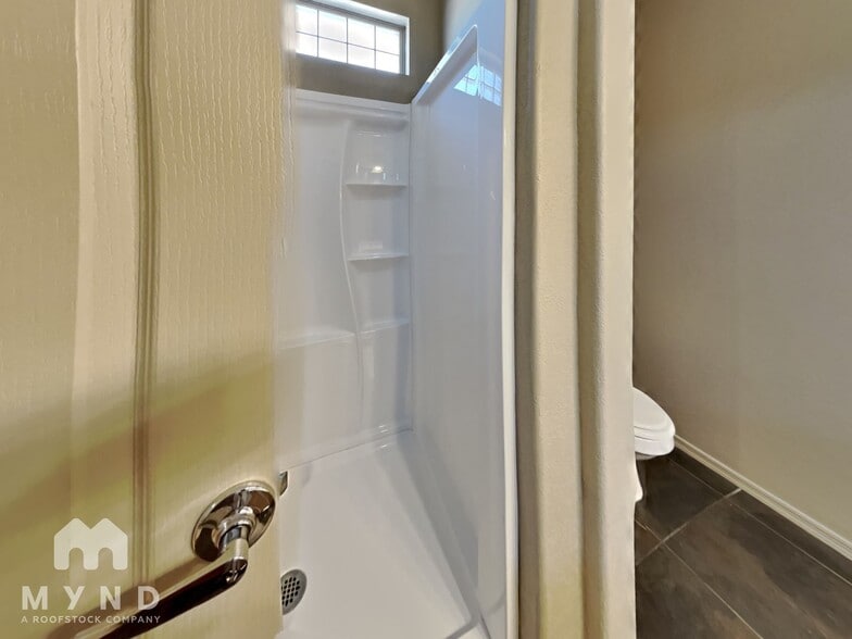 Building Photo - 280 S Evergreen Rd