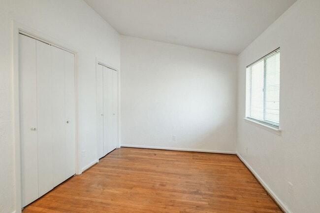 Building Photo - 9023 Pinewood Dr