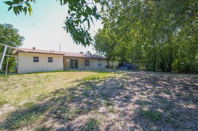 Building Photo - 5822 Branch Valley Dr