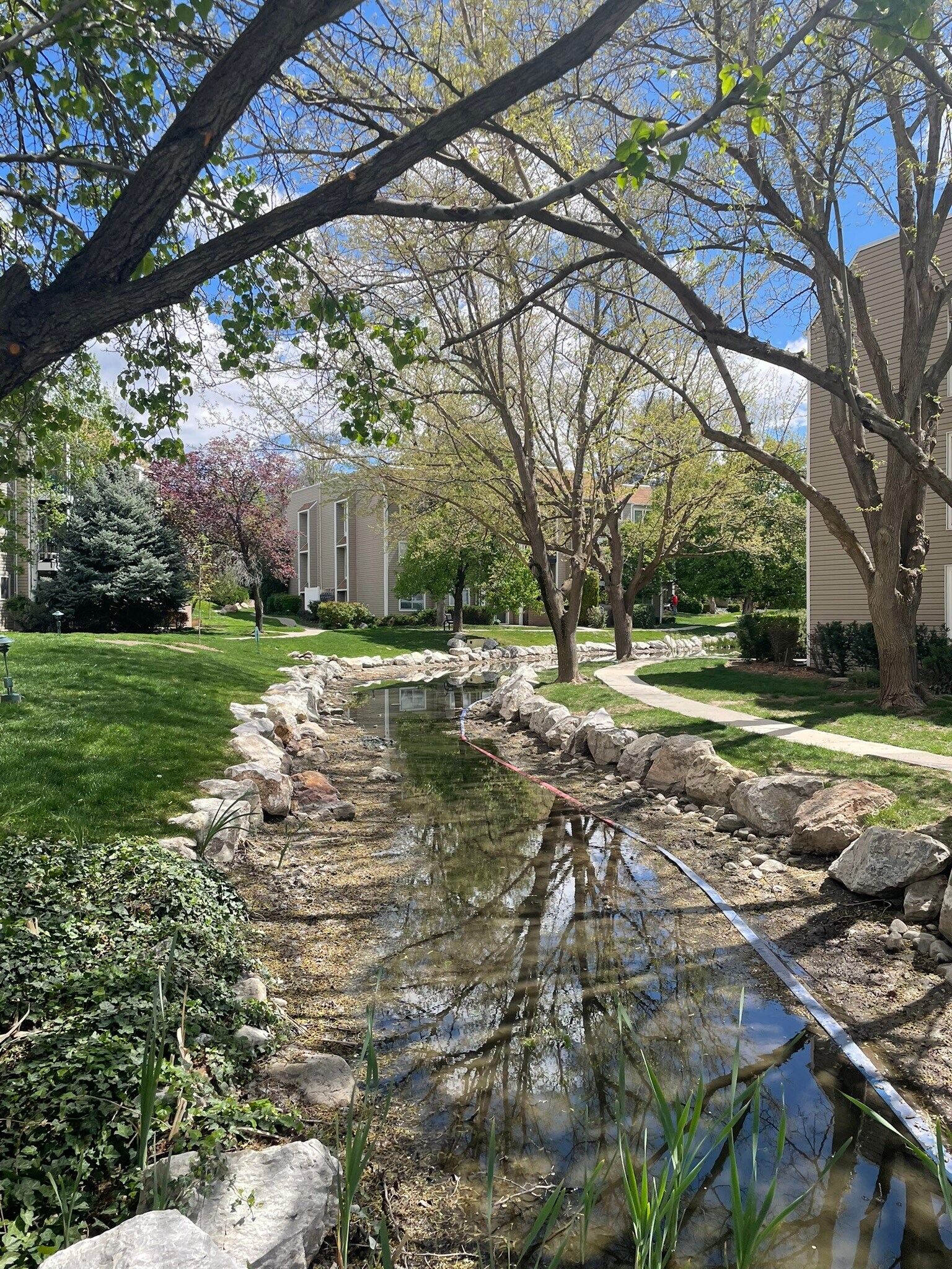 Building Photo - 1044 E Quail Park Dr