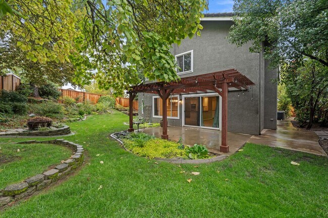 Building Photo - Luxury 4-Bedroom Home with Designer Upgrad...