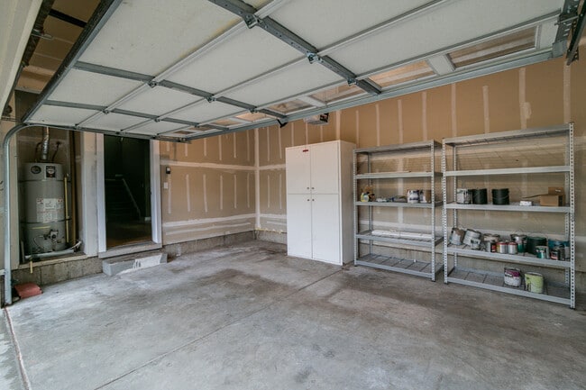 Building Photo - Beautiful 3-Bedroom, 2.5-Bath Home With Of...