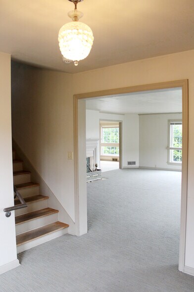 Building Photo - 905 NE C St