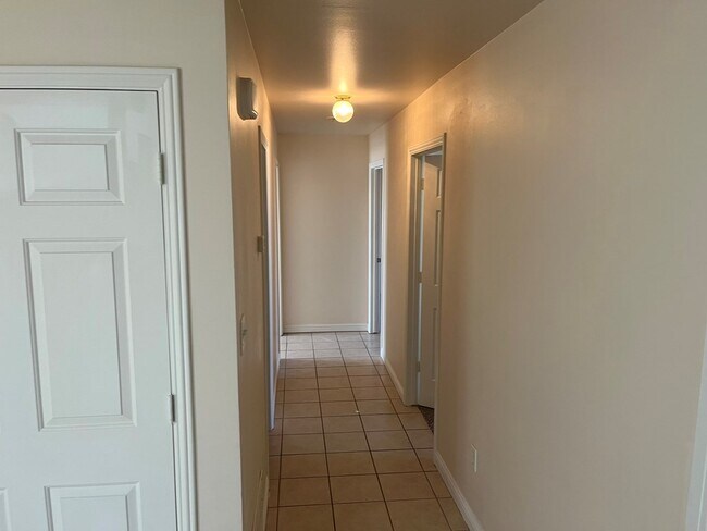 Building Photo - 104 Blue Dr