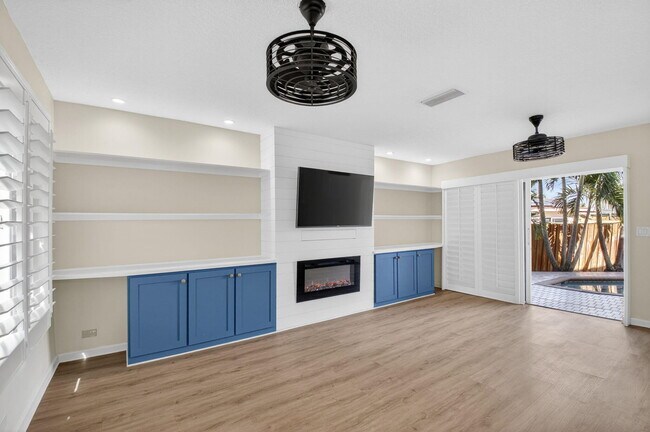 Building Photo - 4517 NW 5th Ave