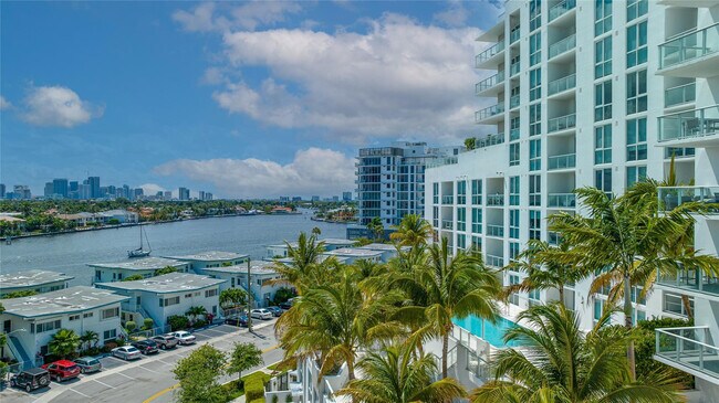 Building Photo - 401 N Birch Rd