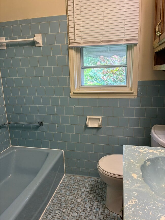 Building Photo - 549 Lucia Ave