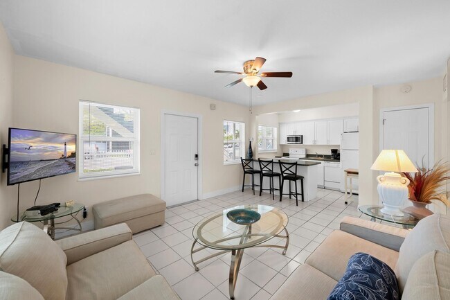 Building Photo - 741 Bayshore Dr