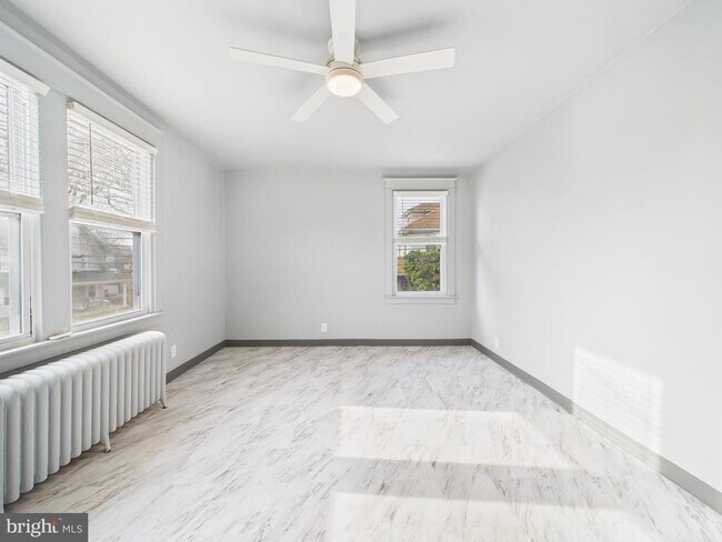 Building Photo - 246 S Fairview Ave