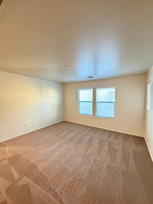 Building Photo - First Show: The first open showing is on 12/17 at 4PM. Please be prompt. We will be processing an...