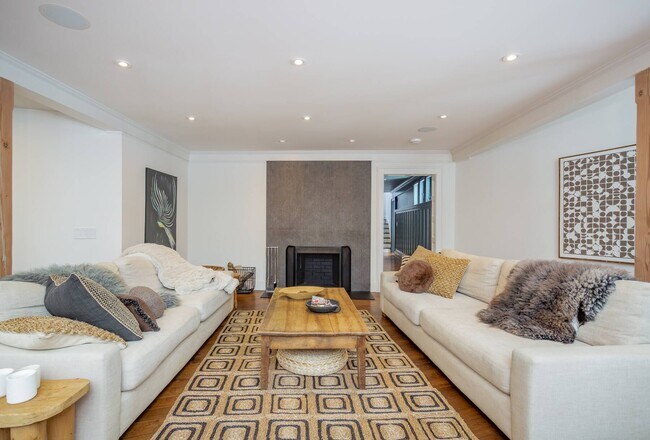 Building Photo - 41 Deep Woods Ln