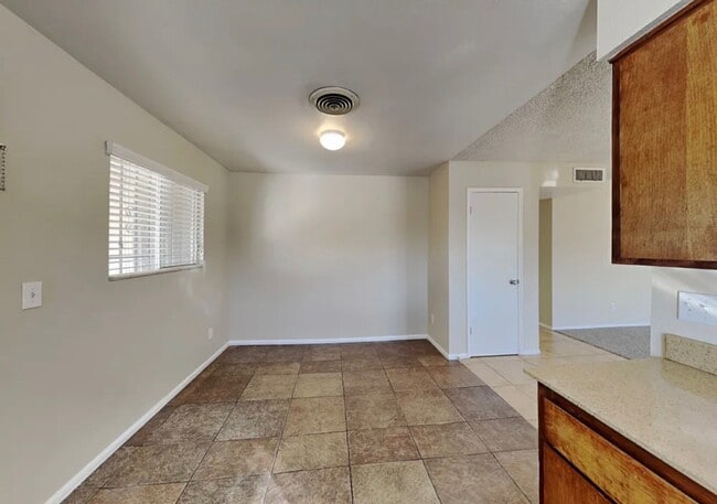 Building Photo - 3419 N 39th Dr