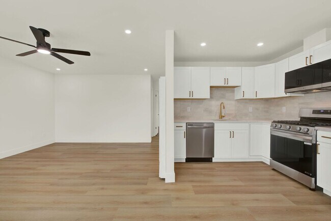 Building Photo - 620 Military E