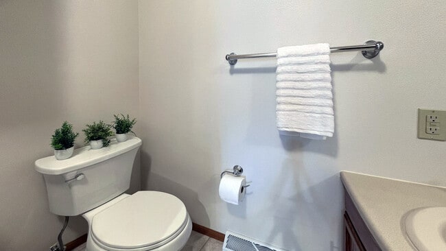 Building Photo - 720 N 16th Ave