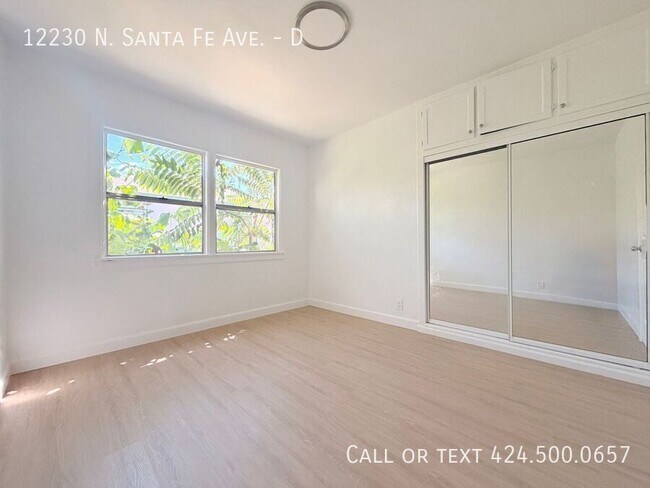 Building Photo - 12230 N Santa Fe Ave
