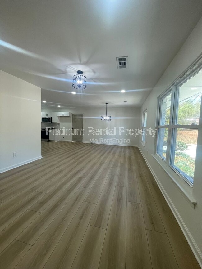 Building Photo - 1245 Shore Dr SW