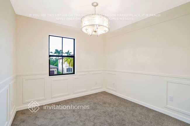 Building Photo - 132 NE 27th Terrace