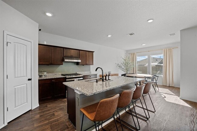 Building Photo - 144 Calgary Ln