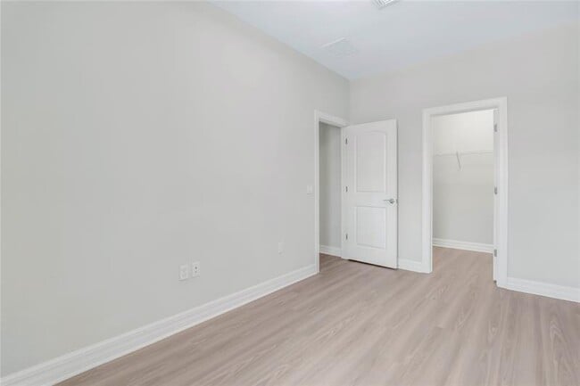 Building Photo - 4828 Chantilly Rd